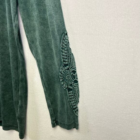 Torrids Green Long Sleeve Lace Detail Top - Size 2 XXL Plus Size Casual‎ Basic - Picture 4 of 10